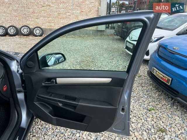 Серый Опель Астра, объемом двигателя 1.69 л и пробегом 238 тыс. км за 4799 $, фото 17 на Automoto.ua