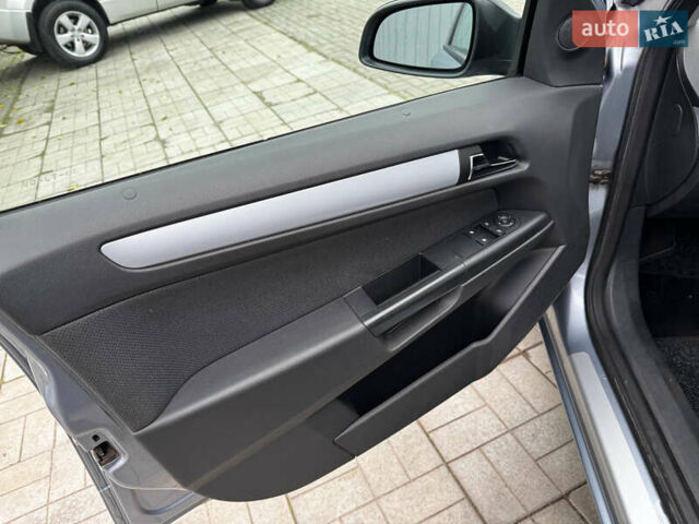 Серый Опель Астра, объемом двигателя 1.6 л и пробегом 190 тыс. км за 5900 $, фото 8 на Automoto.ua