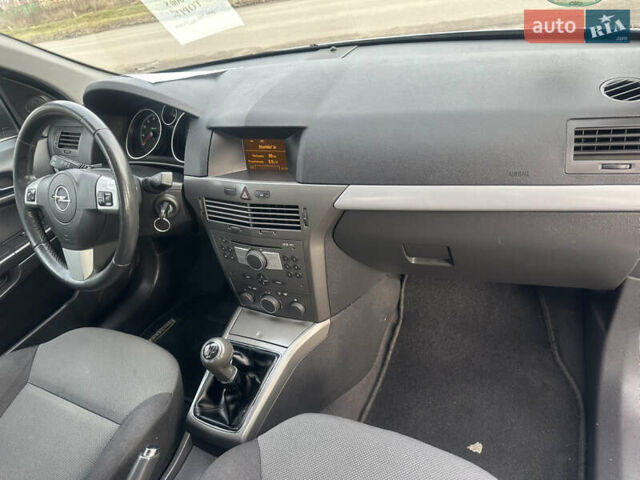 Серый Опель Астра, объемом двигателя 1.6 л и пробегом 212 тыс. км за 5900 $, фото 15 на Automoto.ua