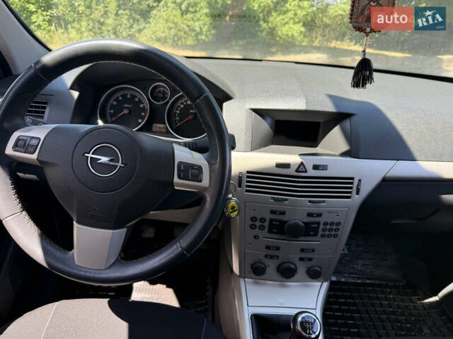 Сірий Опель Астра, об'ємом двигуна 1.6 л та пробігом 240 тис. км за 4800 $, фото 5 на Automoto.ua