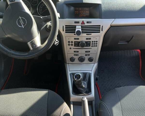 Сірий Опель Астра, об'ємом двигуна 1.69 л та пробігом 360 тис. км за 4375 $, фото 8 на Automoto.ua