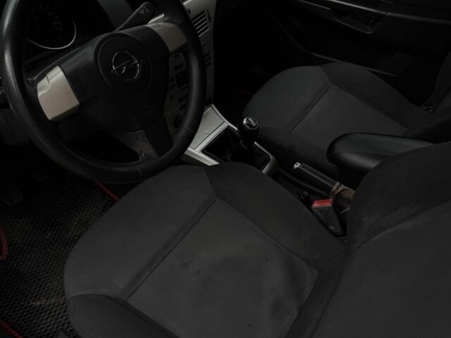 Серый Опель Астра, объемом двигателя 1.7 л и пробегом 245 тыс. км за 4700 $, фото 5 на Automoto.ua