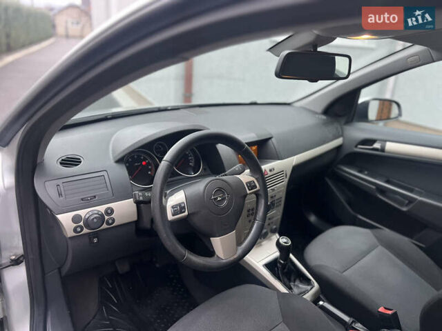 Серый Опель Астра, объемом двигателя 1.36 л и пробегом 270 тыс. км за 3900 $, фото 46 на Automoto.ua