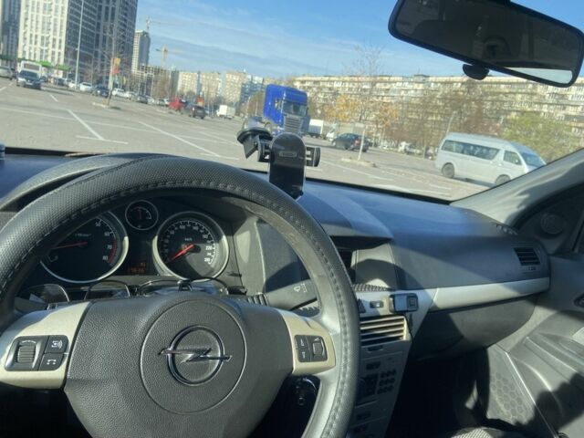 Серый Опель Астра, объемом двигателя 1.6 л и пробегом 176 тыс. км за 4200 $, фото 7 на Automoto.ua