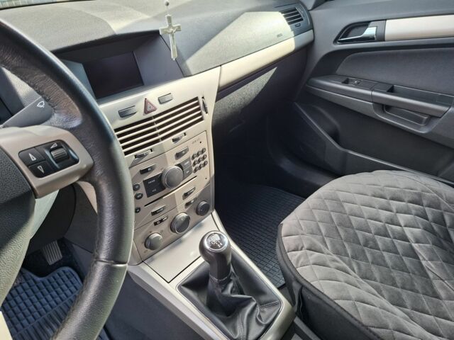 Опель Астра 2007 в Ивано-Франковске на Automoto.ua Серый Опель Астра, объемом двигателя 0 л и пробегом 197 тыс. км за 5400 $, фото 4 на Automoto.ua