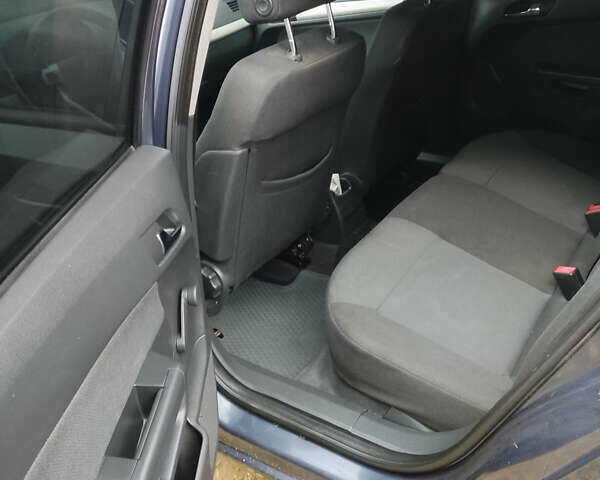 Серый Опель Астра, объемом двигателя 1.91 л и пробегом 241 тыс. км за 5400 $, фото 7 на Automoto.ua