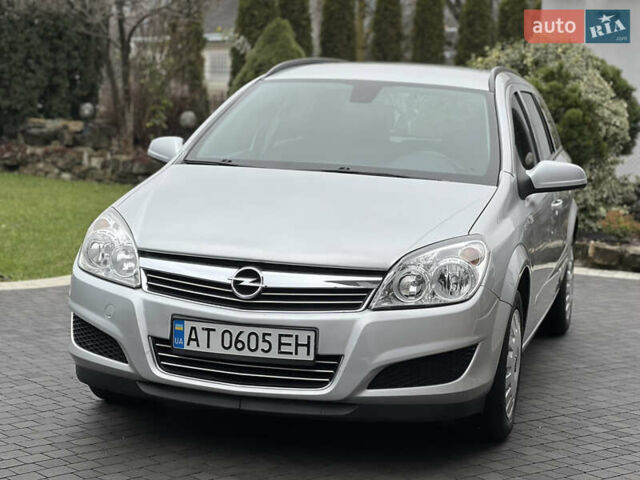 Серый Опель Астра, объемом двигателя 1.36 л и пробегом 270 тыс. км за 3900 $, фото 94 на Automoto.ua