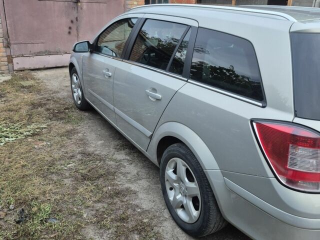 Серый Опель Астра, объемом двигателя 1.6 л и пробегом 280 тыс. км за 5350 $, фото 2 на Automoto.ua