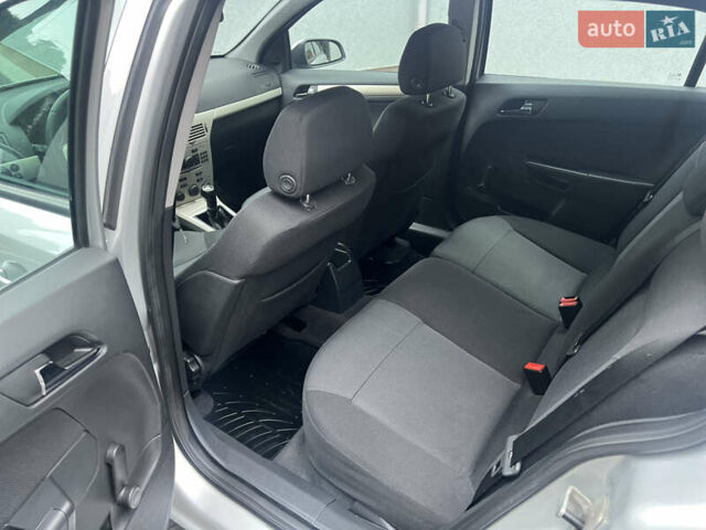 Серый Опель Астра, объемом двигателя 1.36 л и пробегом 270 тыс. км за 3900 $, фото 52 на Automoto.ua