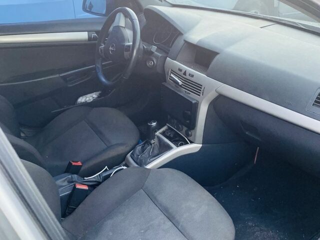 Серый Опель Астра, объемом двигателя 1.9 л и пробегом 268 тыс. км за 2900 $, фото 3 на Automoto.ua