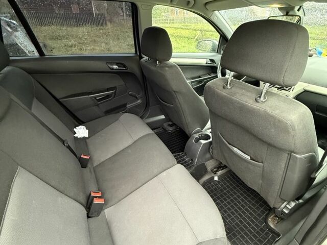 Серый Опель Астра, объемом двигателя 1.7 л и пробегом 270 тыс. км за 3850 $, фото 7 на Automoto.ua