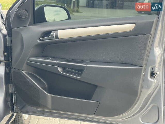 Серый Опель Астра, объемом двигателя 1.9 л и пробегом 203 тыс. км за 5800 $, фото 31 на Automoto.ua