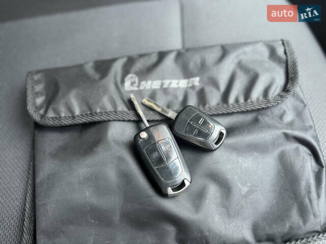 Серый Опель Астра, объемом двигателя 1.36 л и пробегом 270 тыс. км за 3900 $, фото 119 на Automoto.ua