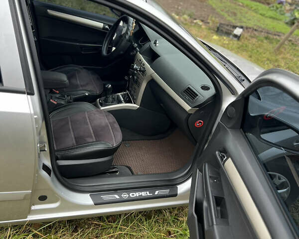 Сірий Опель Астра, об'ємом двигуна 1.69 л та пробігом 300 тис. км за 5000 $, фото 3 на Automoto.ua