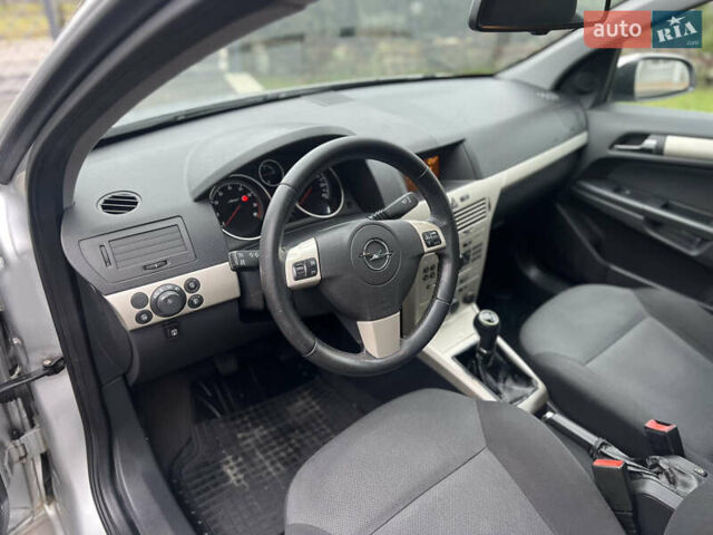 Серый Опель Астра, объемом двигателя 1.36 л и пробегом 270 тыс. км за 3900 $, фото 79 на Automoto.ua