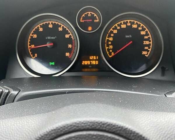 Серый Опель Астра, объемом двигателя 1.6 л и пробегом 289 тыс. км за 4750 $, фото 12 на Automoto.ua