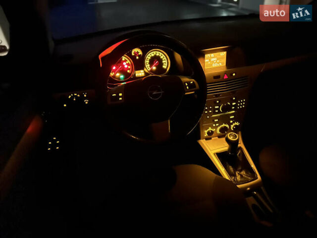 Серый Опель Астра, объемом двигателя 1.36 л и пробегом 270 тыс. км за 3900 $, фото 140 на Automoto.ua