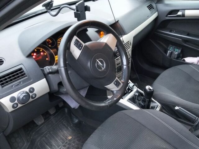 Серый Опель Астра, объемом двигателя 0 л и пробегом 310 тыс. км за 4000 $, фото 2 на Automoto.ua