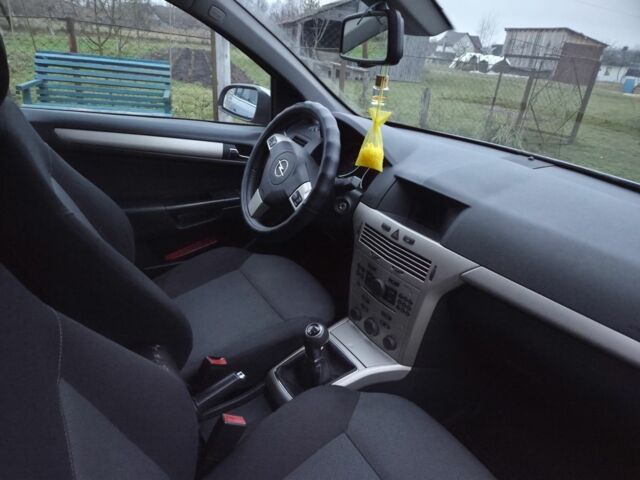 Серый Опель Астра, объемом двигателя 1.6 л и пробегом 237 тыс. км за 4500 $, фото 3 на Automoto.ua