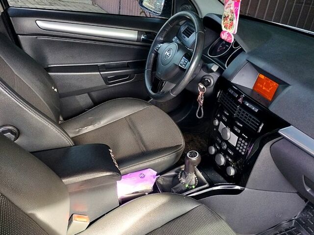 Серый Опель Астра, объемом двигателя 1.6 л и пробегом 250 тыс. км за 5500 $, фото 3 на Automoto.ua