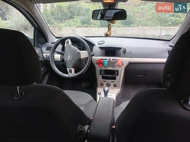 Серый Опель Астра, объемом двигателя 1.6 л и пробегом 385 тыс. км за 4300 $, фото 9 на Automoto.ua