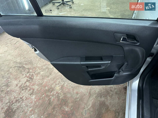 Серый Опель Астра, объемом двигателя 1.6 л и пробегом 195 тыс. км за 5700 $, фото 23 на Automoto.ua