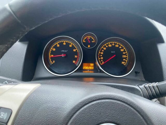 Серый Опель Астра, объемом двигателя 1.6 л и пробегом 230 тыс. км за 5200 $, фото 6 на Automoto.ua