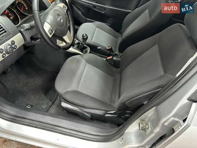 Серый Опель Астра, объемом двигателя 1.6 л и пробегом 196 тыс. км за 5850 $, фото 20 на Automoto.ua