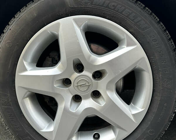 Серый Опель Астра, объемом двигателя 1.6 л и пробегом 216 тыс. км за 5600 $, фото 20 на Automoto.ua