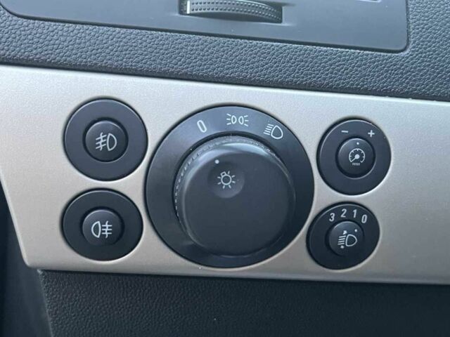 Серый Опель Астра, объемом двигателя 1.4 л и пробегом 220 тыс. км за 5500 $, фото 14 на Automoto.ua