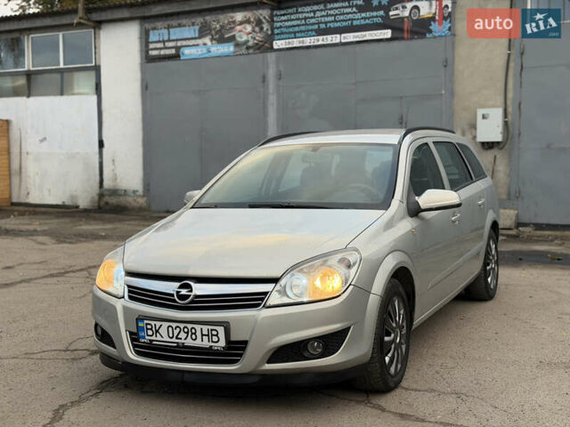Опель Астра 2008 в Ровно на Automoto.ua Серый Опель Астра, объемом двигателя 1.91 л и пробегом 255 тыс. км за 4300 $, фото 1 на Automoto.ua