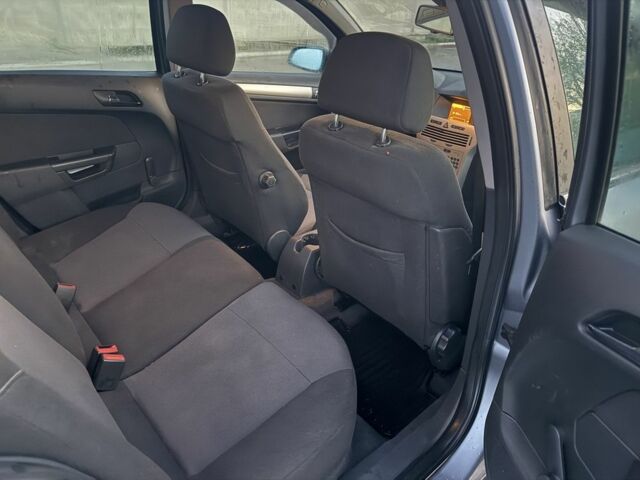 Серый Опель Астра, объемом двигателя 1.9 л и пробегом 227 тыс. км за 2300 $, фото 6 на Automoto.ua