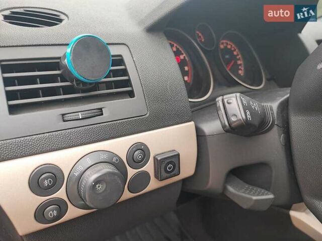 Серый Опель Астра, объемом двигателя 1.8 л и пробегом 245 тыс. км за 5500 $, фото 5 на Automoto.ua