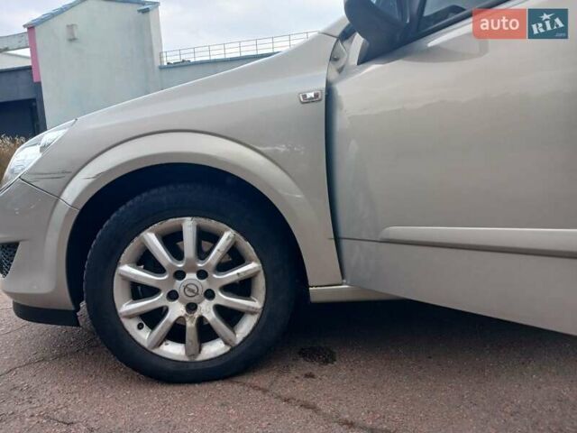 Опель Астра 2008 в Чернигове на Automoto.ua Серый Опель Астра, объемом двигателя 1.6 л и пробегом 150 тыс. км за 5500 $, фото 1 на Automoto.ua