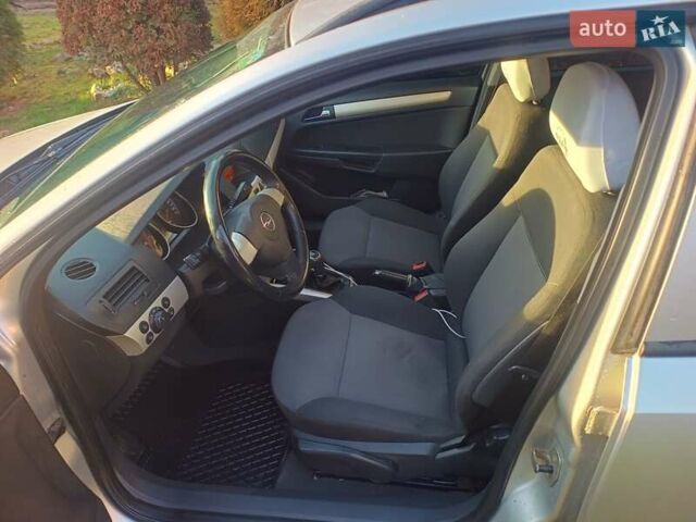 Серый Опель Астра, объемом двигателя 1.7 л и пробегом 273 тыс. км за 4700 $, фото 4 на Automoto.ua