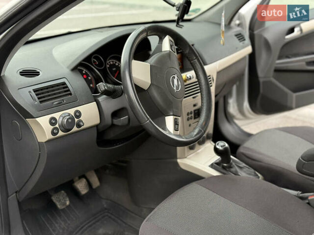 Серый Опель Астра, объемом двигателя 1.7 л и пробегом 228 тыс. км за 4899 $, фото 54 на Automoto.ua