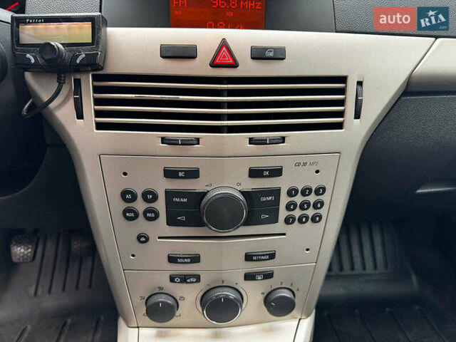 Серый Опель Астра, объемом двигателя 1.6 л и пробегом 197 тыс. км за 5990 $, фото 18 на Automoto.ua