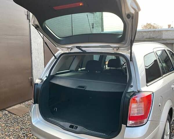 Серый Опель Астра, объемом двигателя 1.6 л и пробегом 172 тыс. км за 5900 $, фото 43 на Automoto.ua