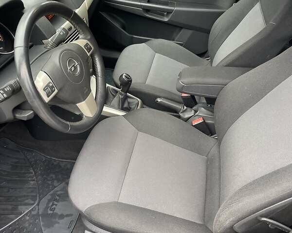 Серый Опель Астра, объемом двигателя 1.4 л и пробегом 193 тыс. км за 4900 $, фото 17 на Automoto.ua