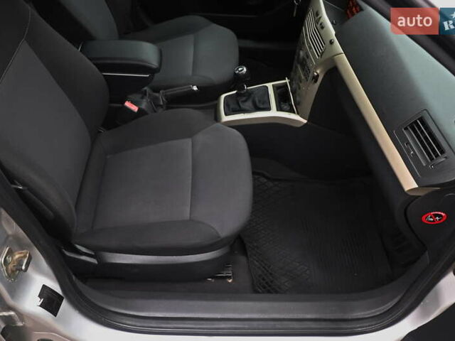 Серый Опель Астра, объемом двигателя 1.69 л и пробегом 239 тыс. км за 4999 $, фото 7 на Automoto.ua