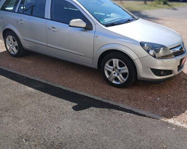 Серый Опель Астра, объемом двигателя 1.6 л и пробегом 245 тыс. км за 5500 $, фото 2 на Automoto.ua