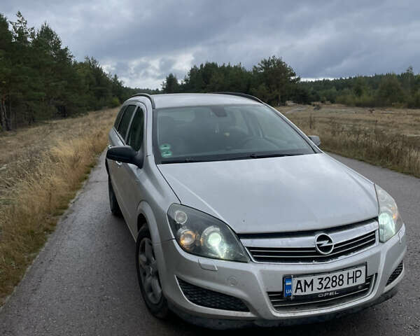 Серый Опель Астра, объемом двигателя 1.69 л и пробегом 306 тыс. км за 4200 $, фото 1 на Automoto.ua