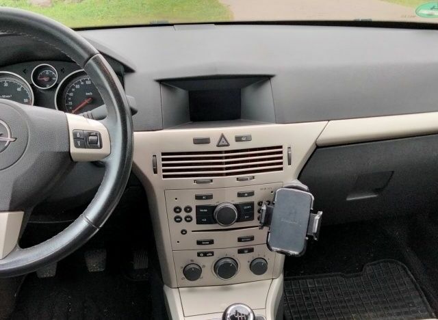 Опель Астра 2008 в Киверцы на Automoto.ua Серый Опель Астра, объемом двигателя 1.7 л и пробегом 390 тыс. км за 4300 $, фото 4 на Automoto.ua