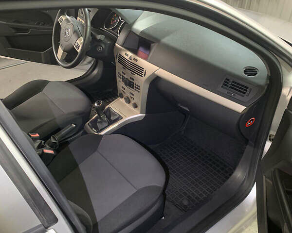 Сірий Опель Астра, об'ємом двигуна 1.69 л та пробігом 258 тис. км за 6100 $, фото 21 на Automoto.ua