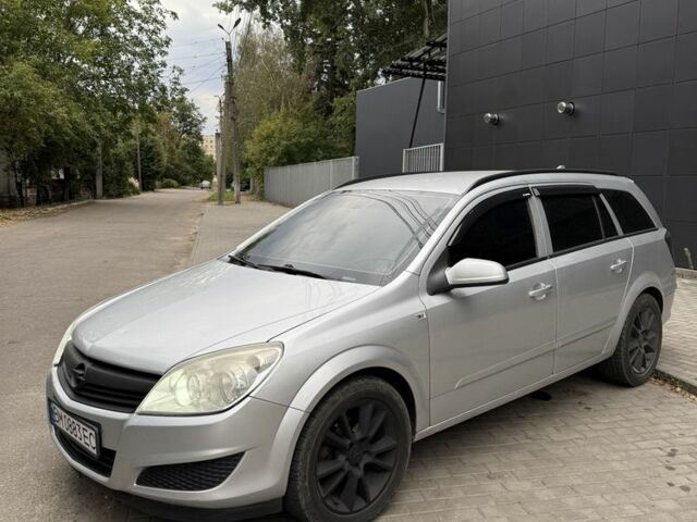 Серый Опель Астра, объемом двигателя 1.7 л и пробегом 228 тыс. км за 5600 $, фото 1 на Automoto.ua