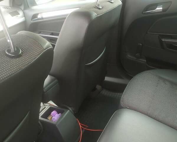 Серый Опель Астра, объемом двигателя 1.7 л и пробегом 285 тыс. км за 5500 $, фото 6 на Automoto.ua