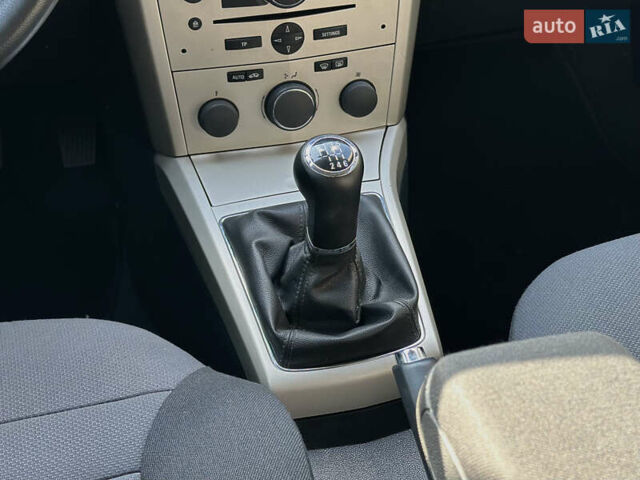 Сірий Опель Астра, об'ємом двигуна 1.69 л та пробігом 84 тис. км за 7400 $, фото 45 на Automoto.ua