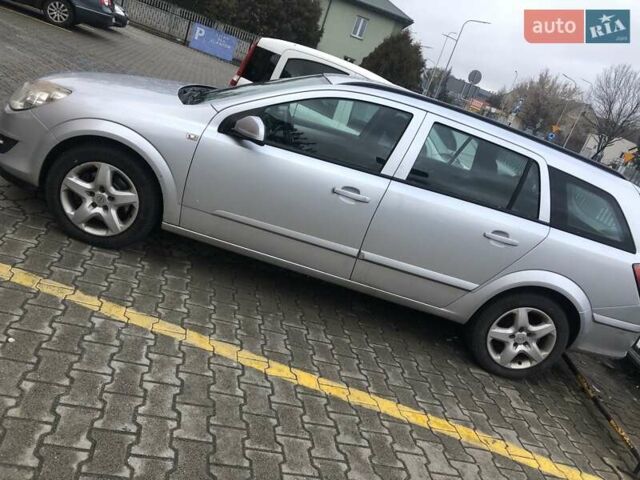 Серый Опель Астра, объемом двигателя 1.9 л и пробегом 262 тыс. км за 5400 $, фото 3 на Automoto.ua