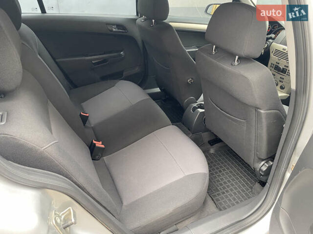 Сірий Опель Астра, об'ємом двигуна 1.69 л та пробігом 258 тис. км за 5800 $, фото 9 на Automoto.ua