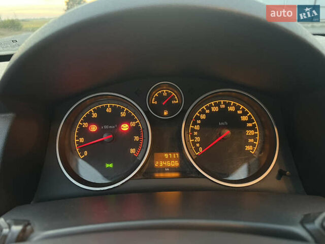 Серый Опель Астра, объемом двигателя 1.6 л и пробегом 234 тыс. км за 5700 $, фото 27 на Automoto.ua